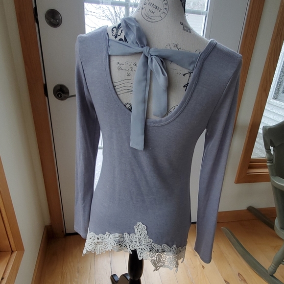 Women's top (New) - Picture 2 of 2